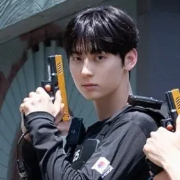 Behind-the-scenes cut of Hwang Minhyun