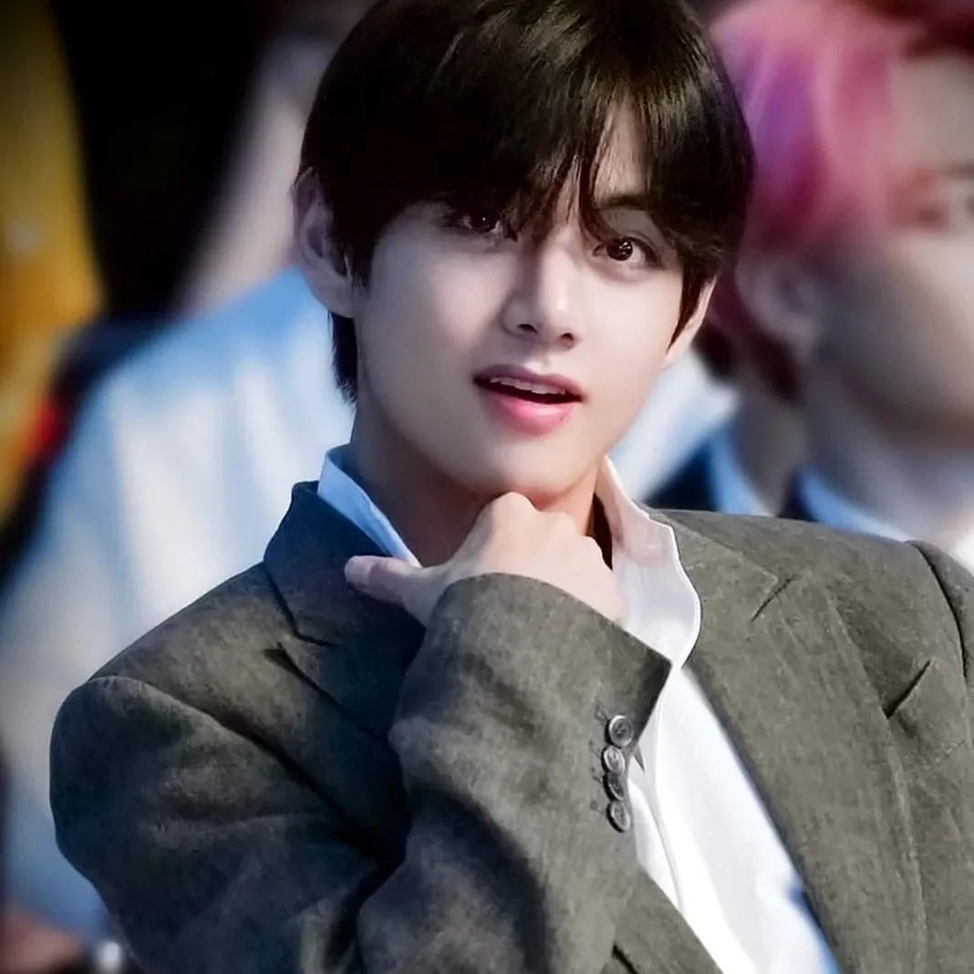 Latest photo of V (BTS)