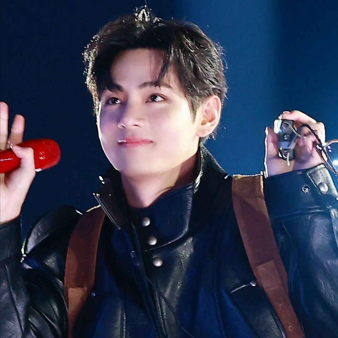 V (防彈少年團)的最新活動照片