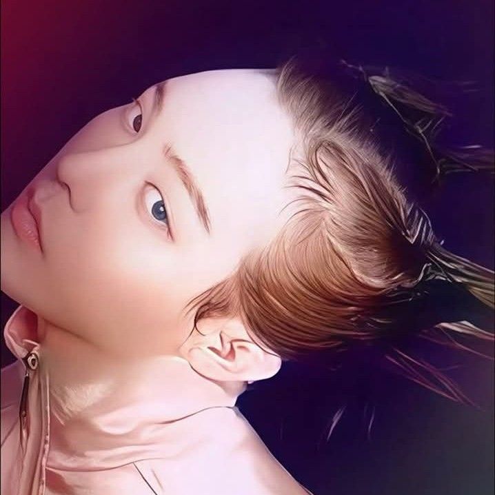 Recent activity shot of G-DRAGON (BIGBANG)