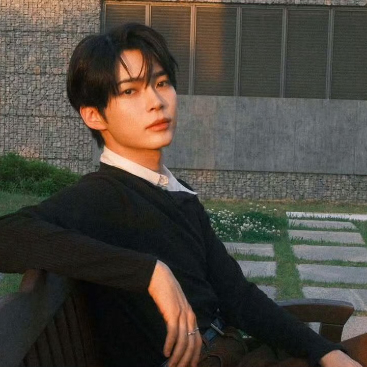 Recent activity shot of Sung Hanbin (ZEROBASEONE)