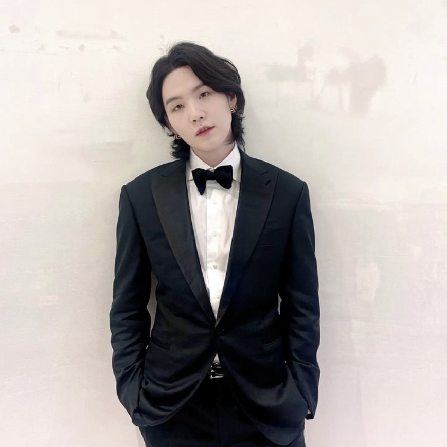 Foto aktivitas terbaru SUGA (BTS)