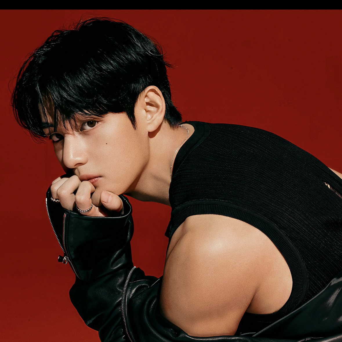 Behind-the-scenes cut of V (BTS)