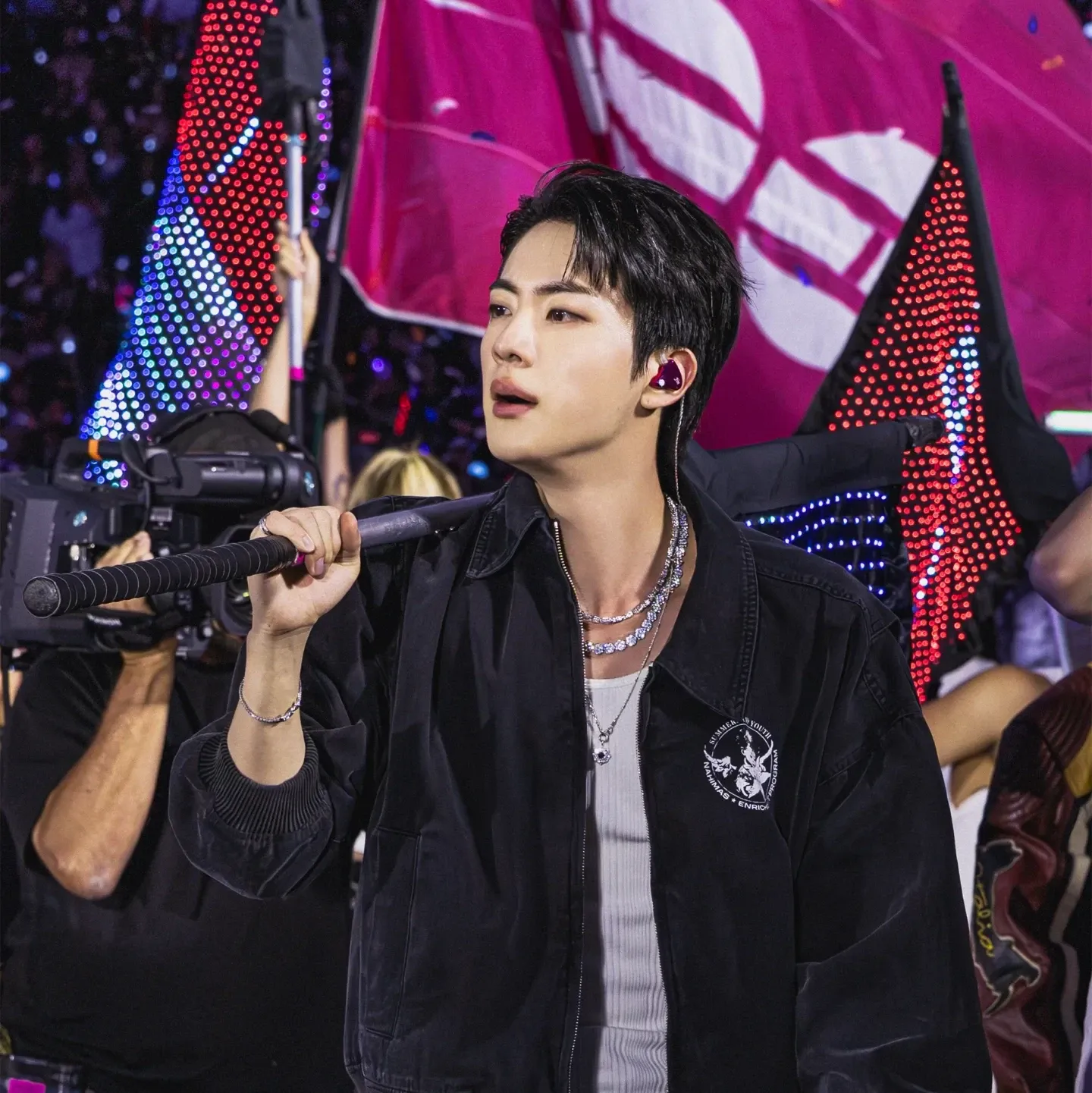 Momen yang diabadikan oleh penggemar Jin (BTS)