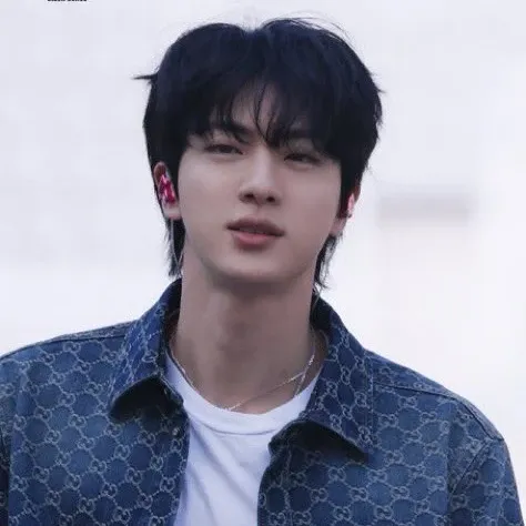 진 (방탄소년단) 최근 활동샷