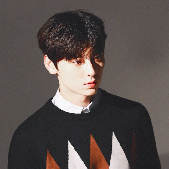 A moment captured by Hwang Minhyun's fan