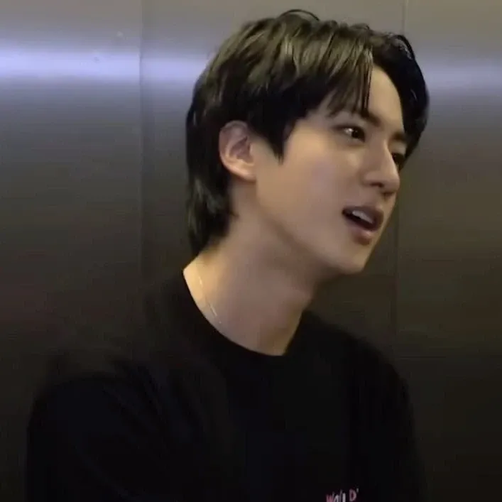 진 (방탄소년단)의 비하인드 컷