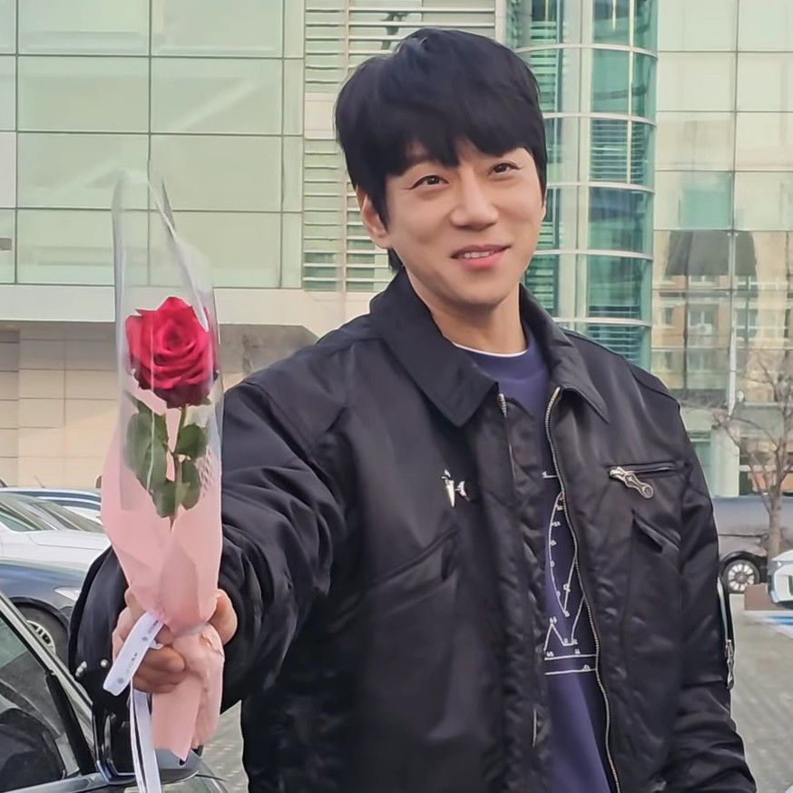 Latest photo of Hwang Chiyeol