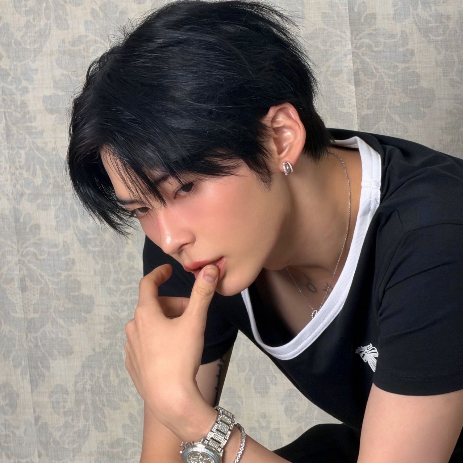 Latest photo of Sung Hanbin (ZEROBASEONE)