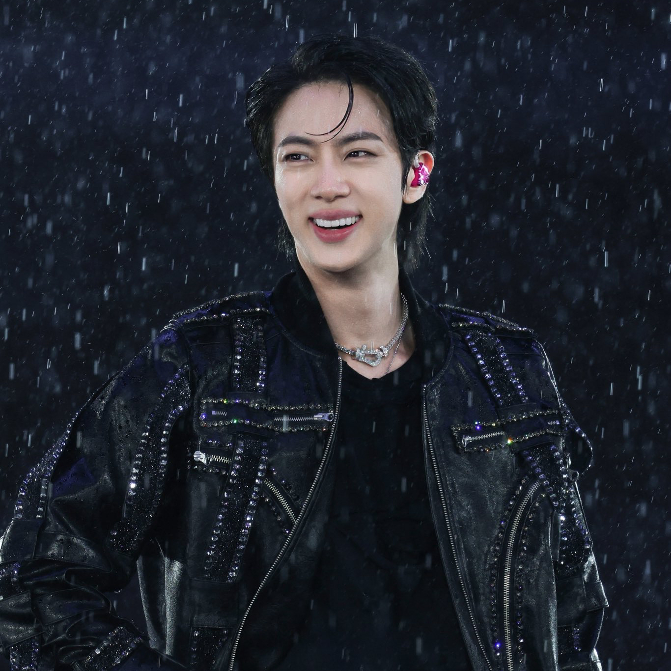 Jin (防弹少年团)的最新活动照片