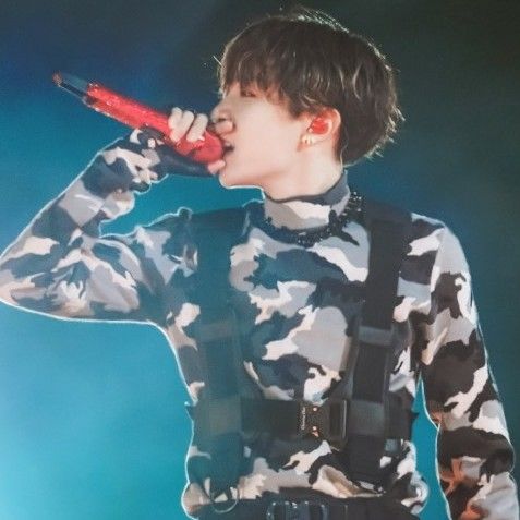 Foto terbaru j-hope (BTS)