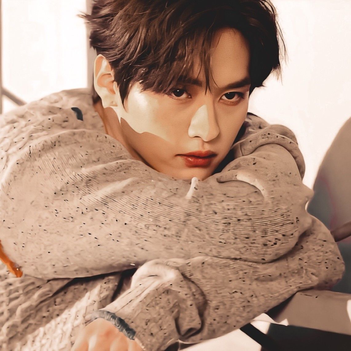 Behind-the-scenes cut of Lee Know (Stray Kids)