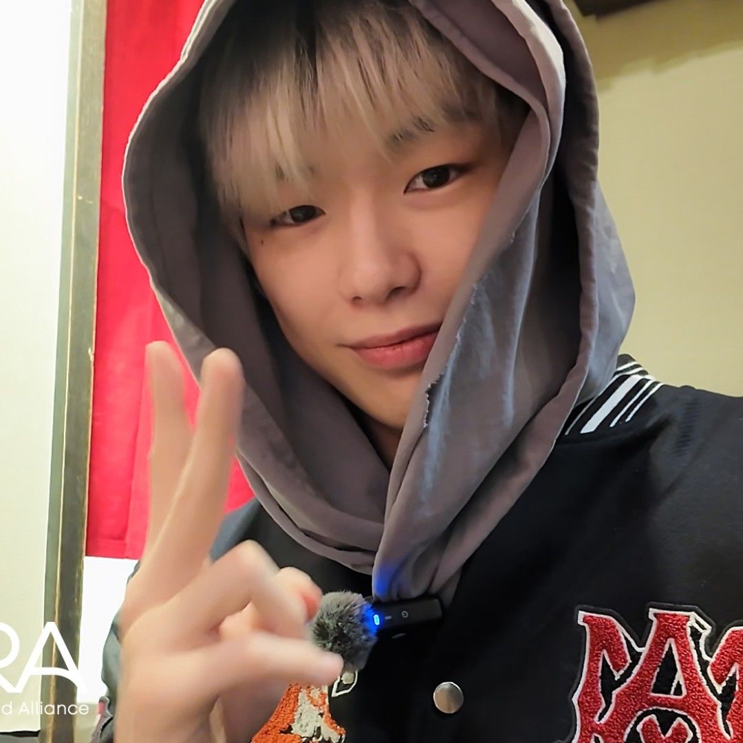 강다니엘의 비하인드 컷