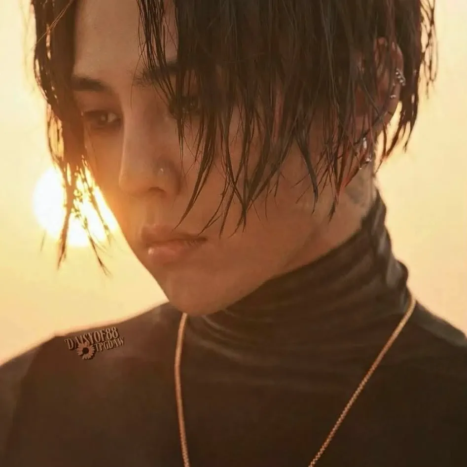 Recent activity shot of G-DRAGON (BIGBANG)