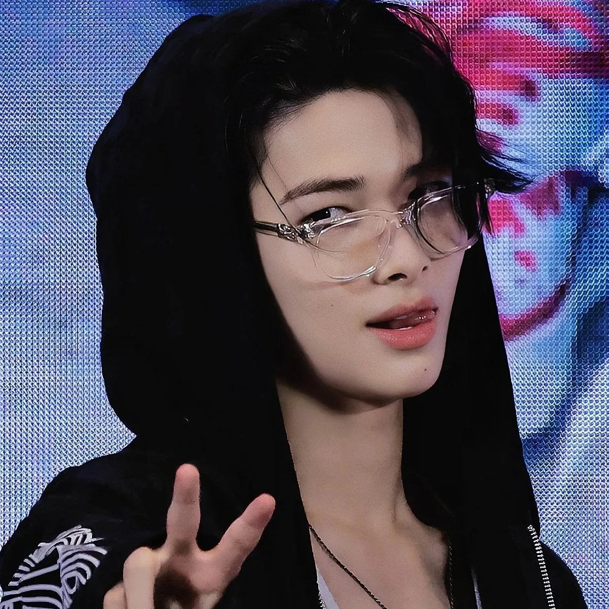 Foto terbaru NI-KI (ENHYPEN)