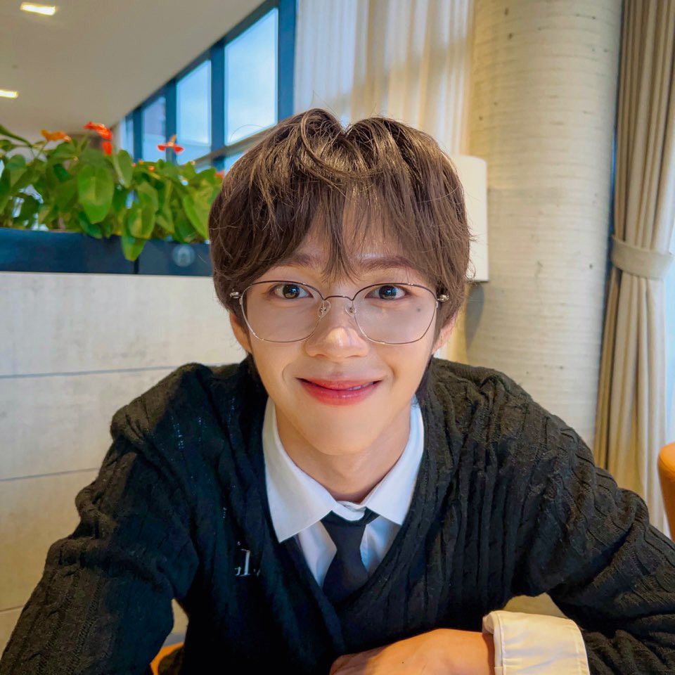 A moment captured by JL (AHOF)'s fan