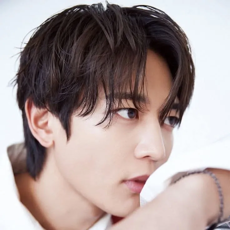 Recent activity shot of Minho (SHINee)