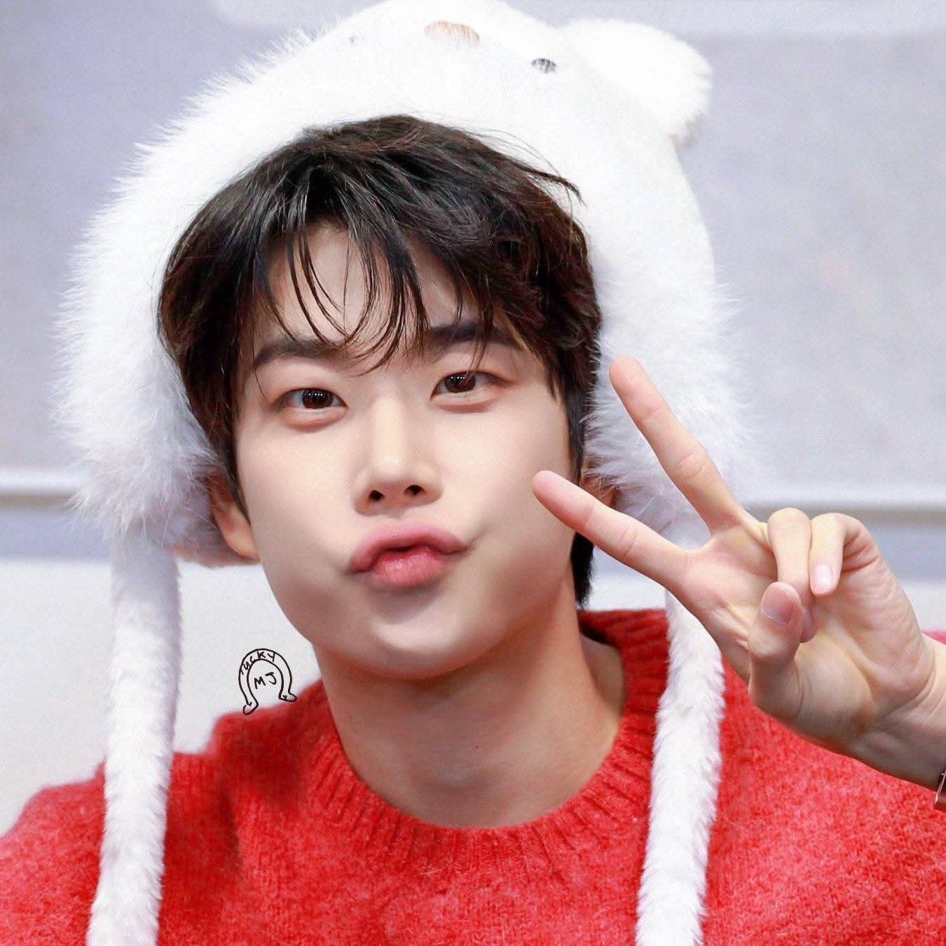 Behind-the-scenes cut of MJ (ASTRO)