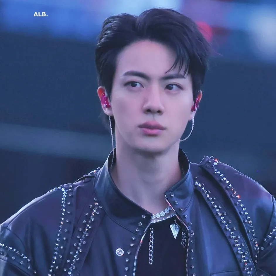진 (방탄소년단)의 최신 사진