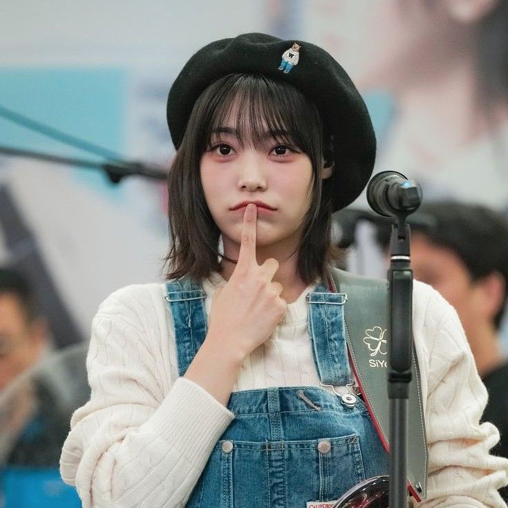 Latest photo of Siyeon (QWER)