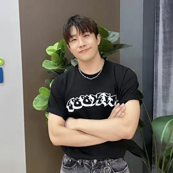 Behind-the-scenes cut of Jinjin (ASTRO)