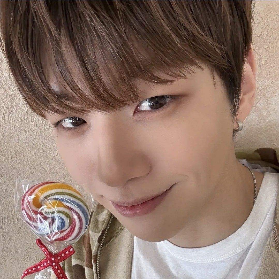 강다니엘의 비하인드 컷