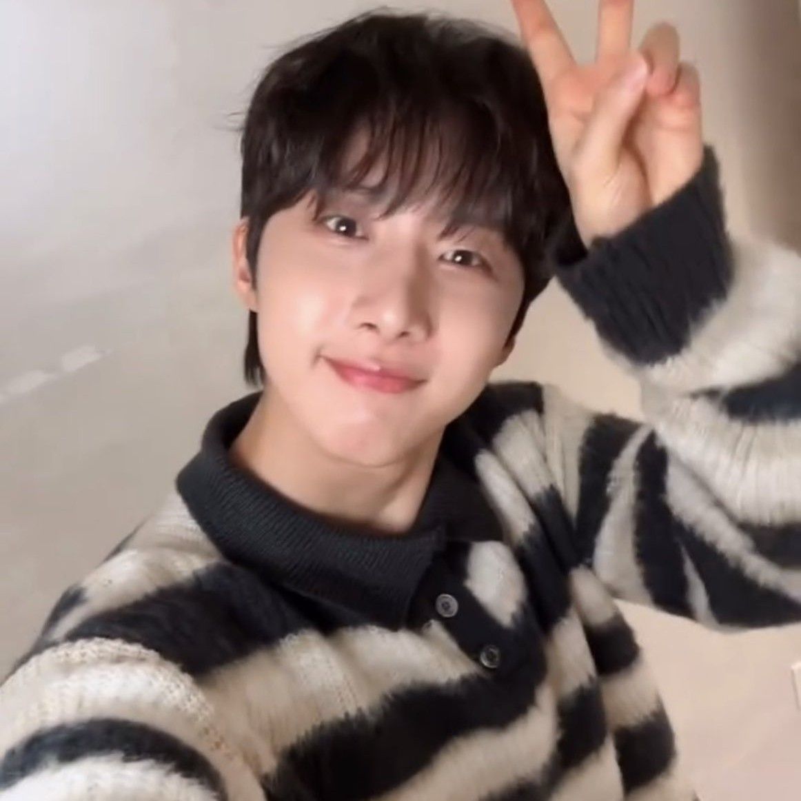 Behind-the-scenes cut of Hui (PENTAGON)