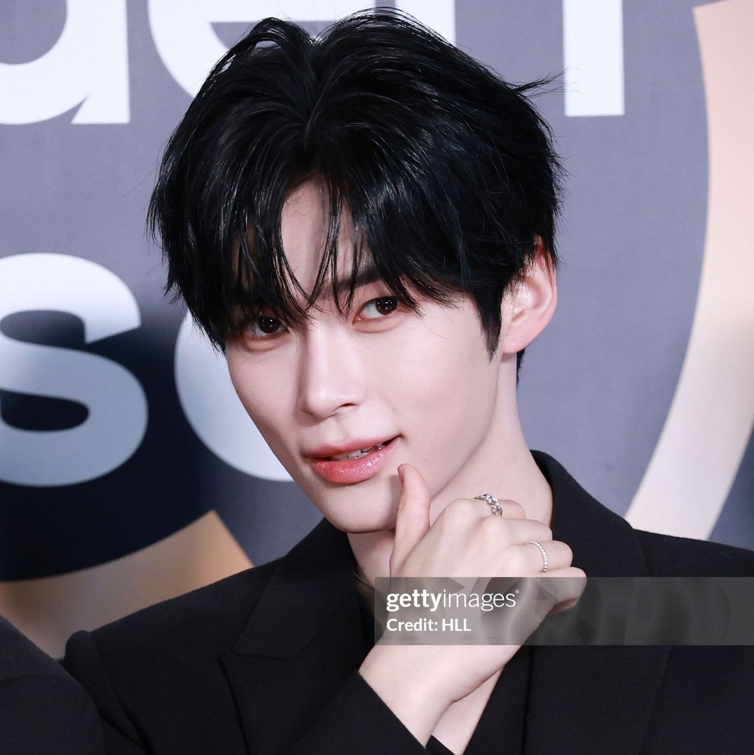 Latest photo of Sung Hanbin (ZEROBASEONE)