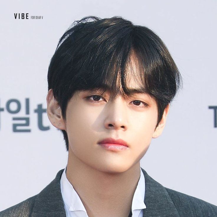 뷔 (방탄소년단)의 최신 사진