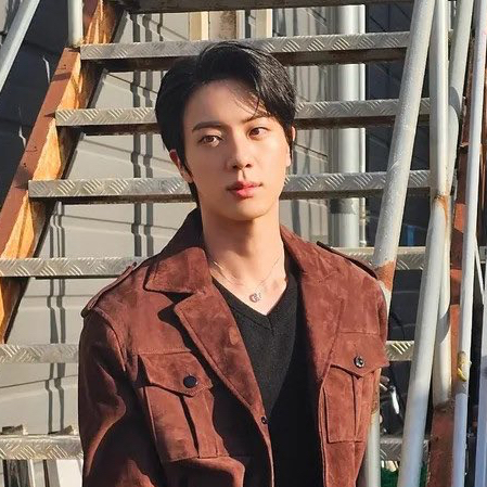 Foto aktivitas terbaru Jin (BTS)