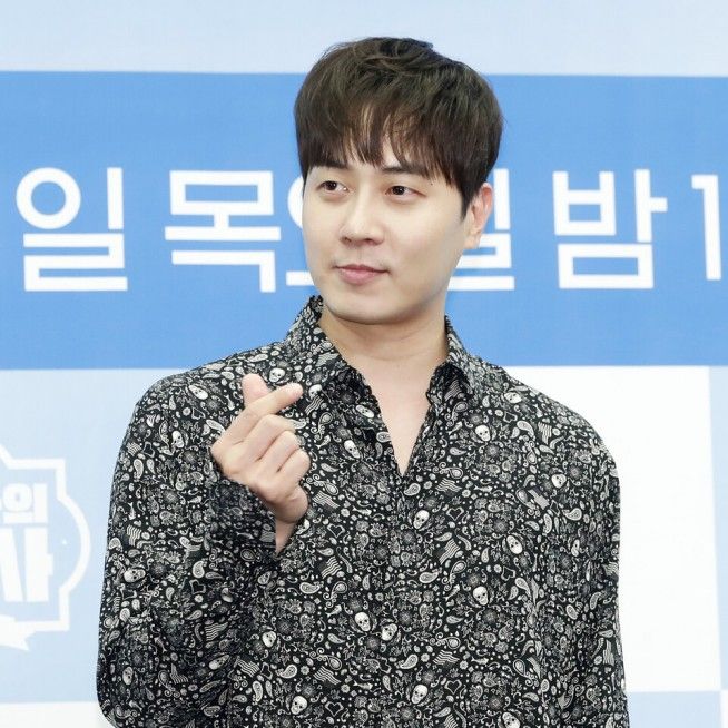 Latest photo of Andy (SHINHWA)