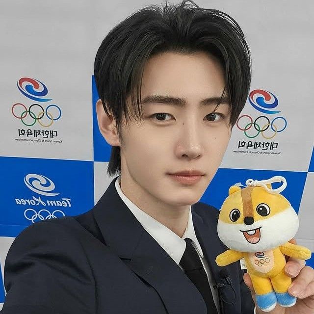 成训 (ENHYPEN)的最新活动照片