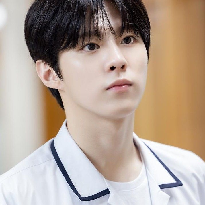 김우석의 최신 사진