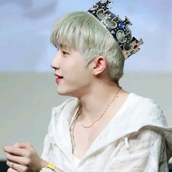 Behind-the-scenes cut of Jinjin (ASTRO)