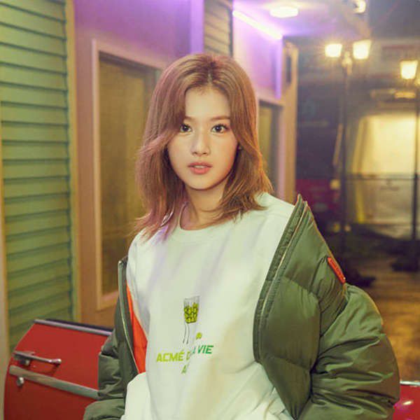 Sana (TWICE)的最新照片