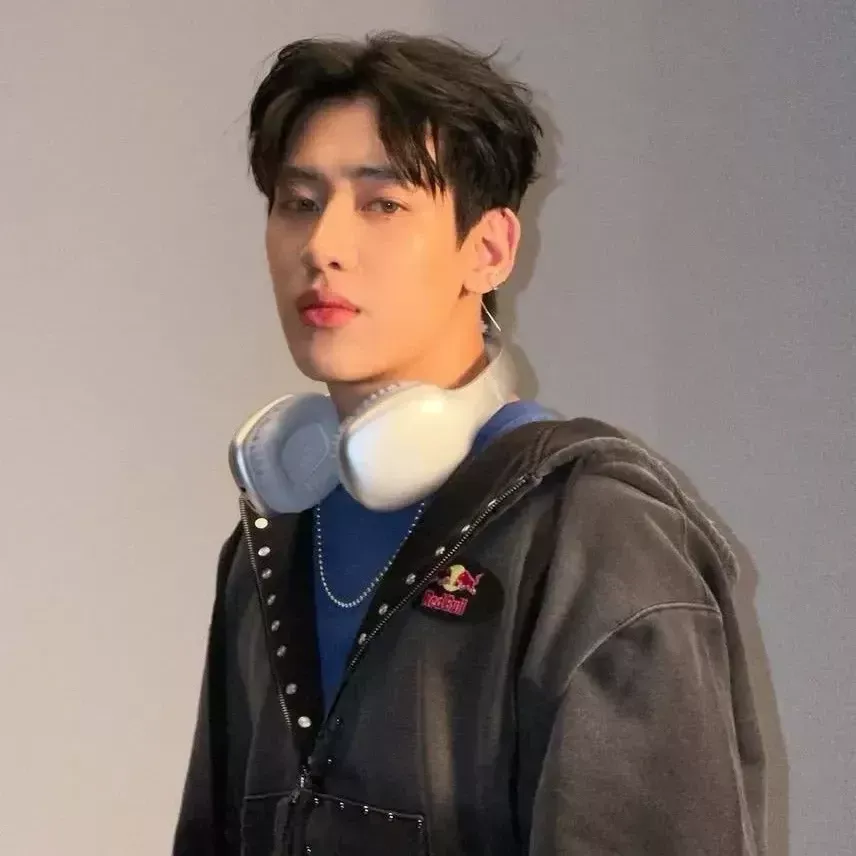 Behind-the-scenes cut of Bambam (GOT7)