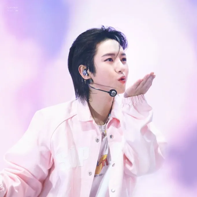 A moment captured by Renjun (NCT DREAM)'s fan