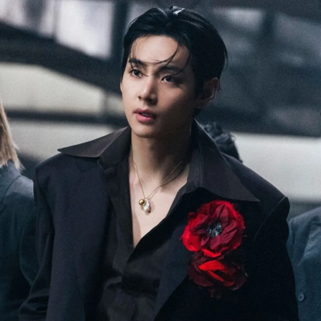 Behind-the-scenes cut of V (BTS)