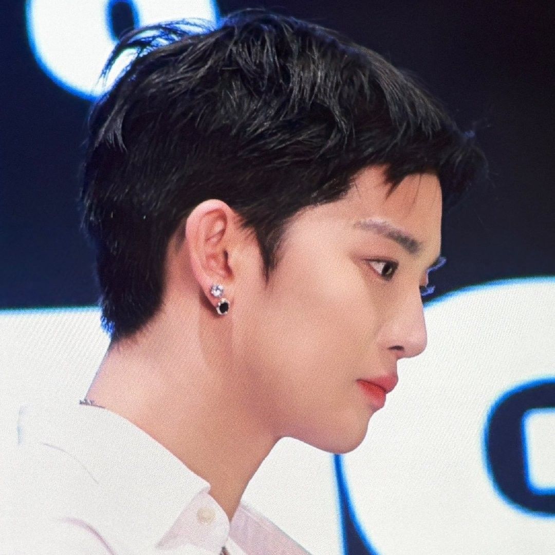 Behind-the-scenes cut of Bae Jinyoung