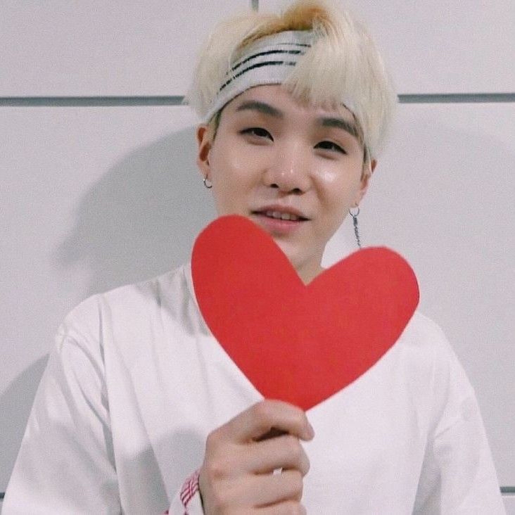 SUGA (防彈少年團)的幕後花絮