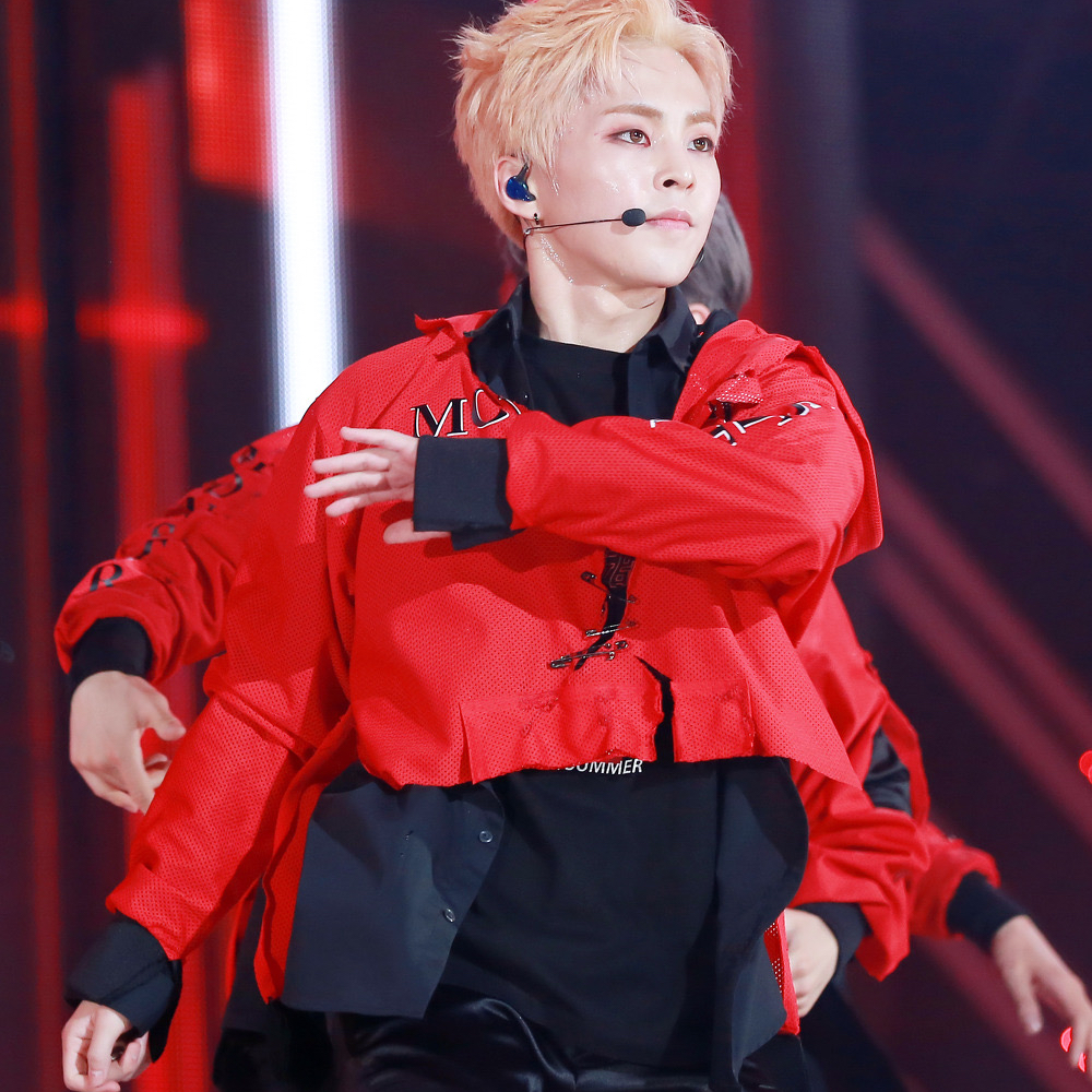 A moment captured by Xiumin (EXO)'s fan