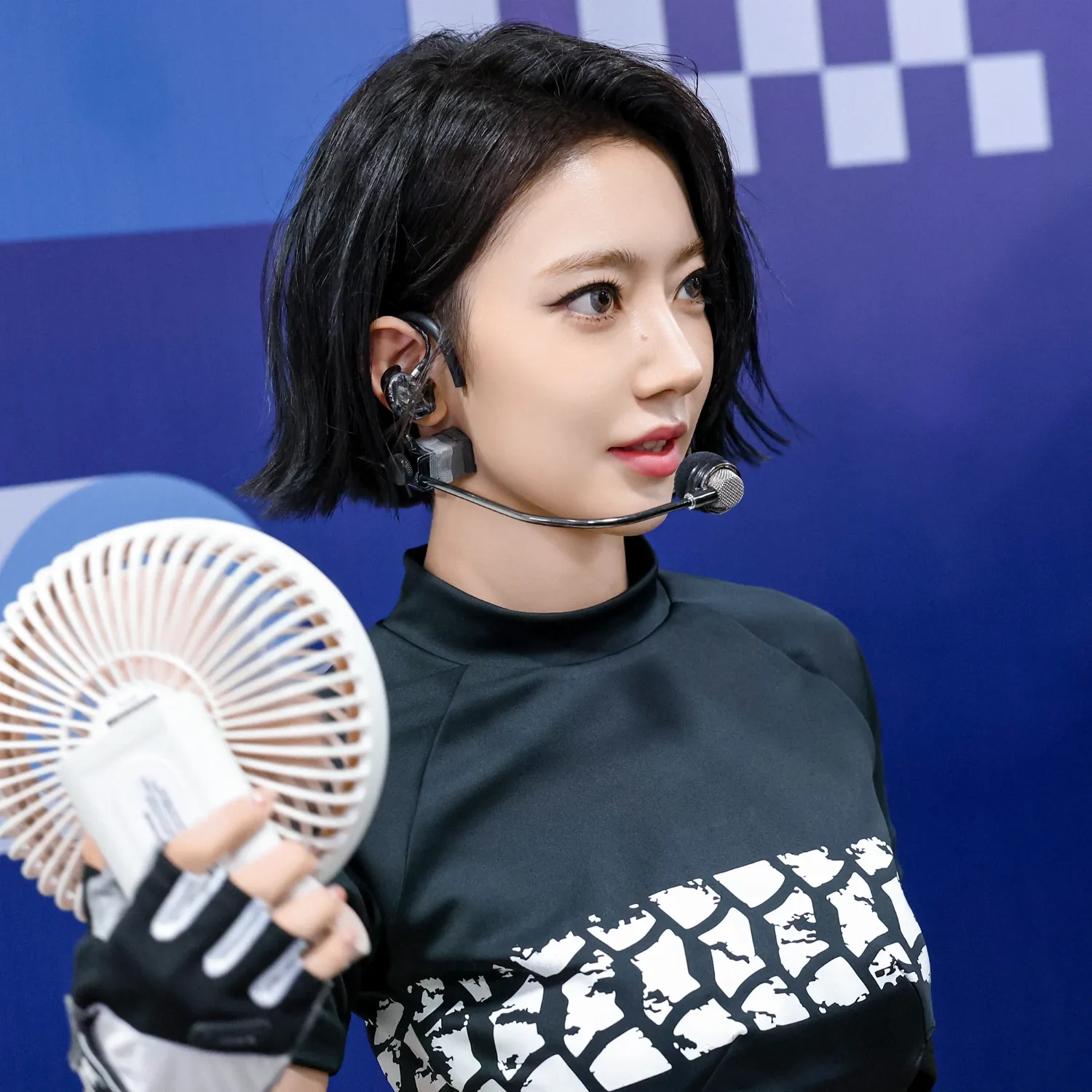 Behind-the-scenes cut of Sakura (LE SSERAFIM)