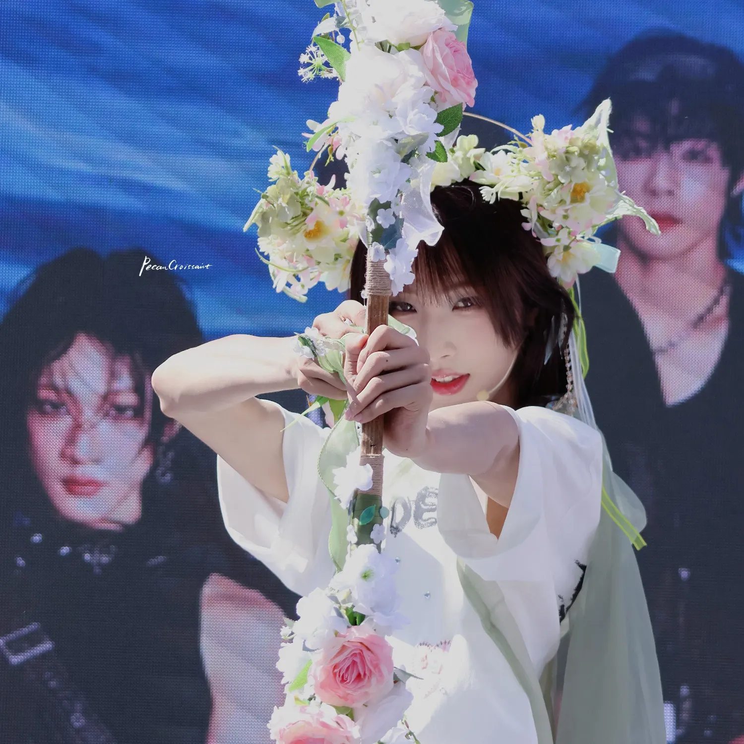 A moment captured by Hu Yetao (NexT1DE)'s fan
