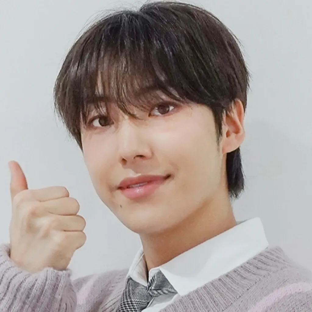 Latest photo of Lee Eunsang (YOUNITE)