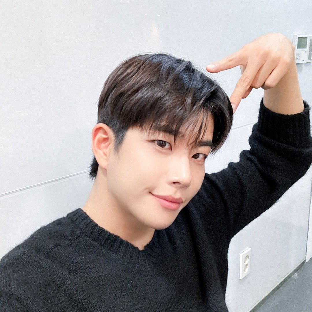 Latest photo of MJ (ASTRO)