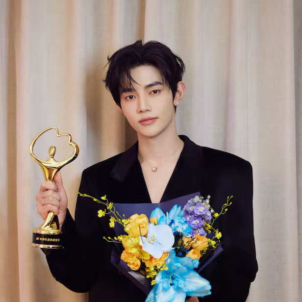 A moment captured by Zhang Hao's fan