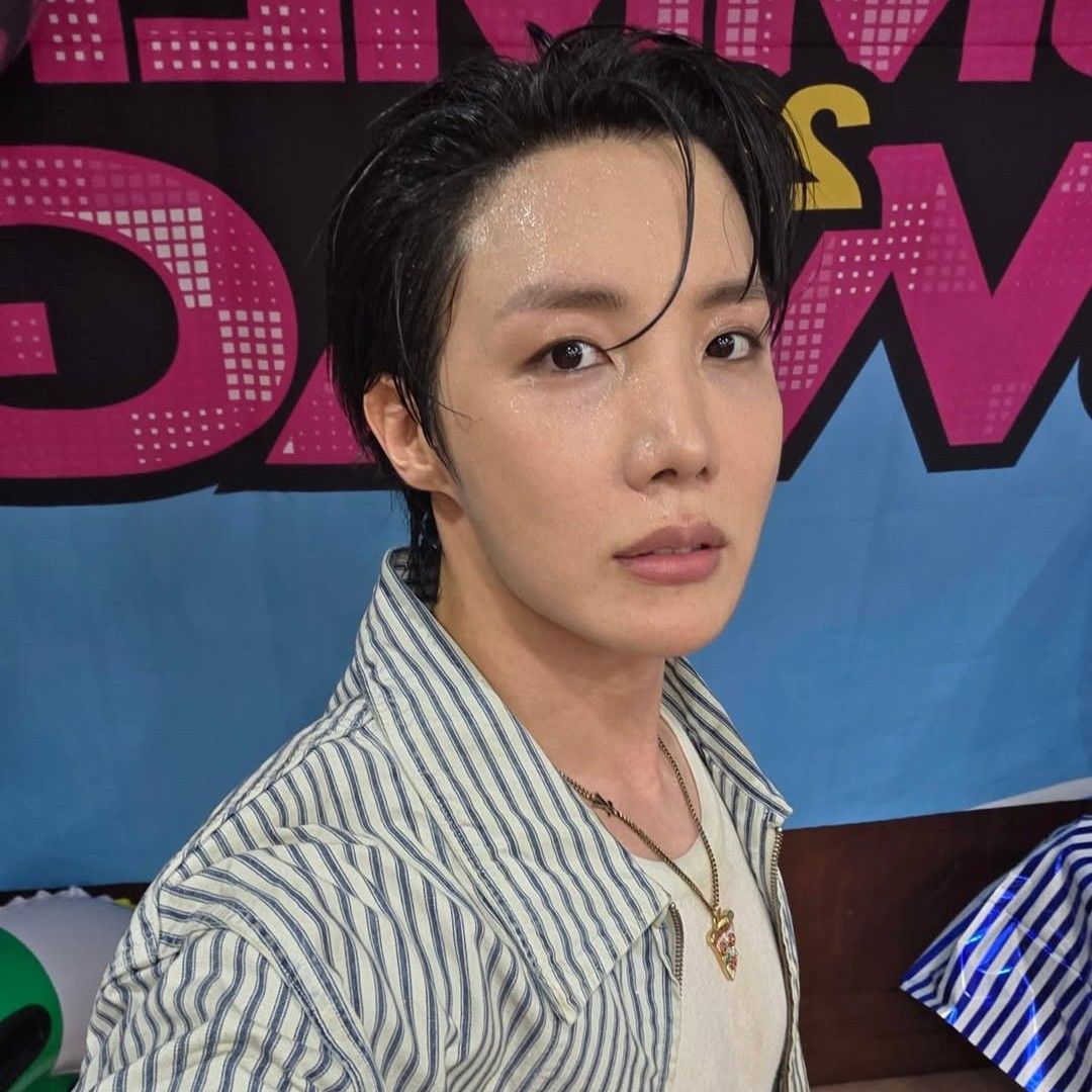 Foto aktivitas terbaru j-hope (BTS)