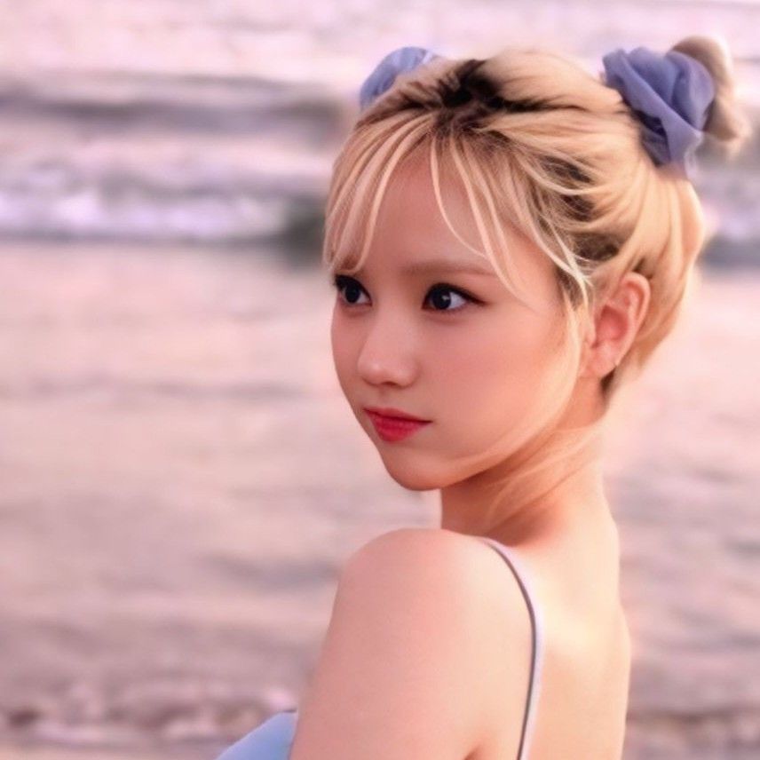 Behind-the-scenes cut of VIVIZ