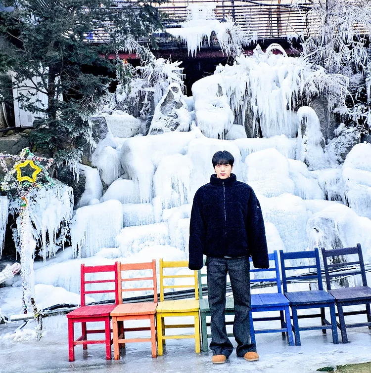 Behind-the-scenes cut of Jin (BTS)