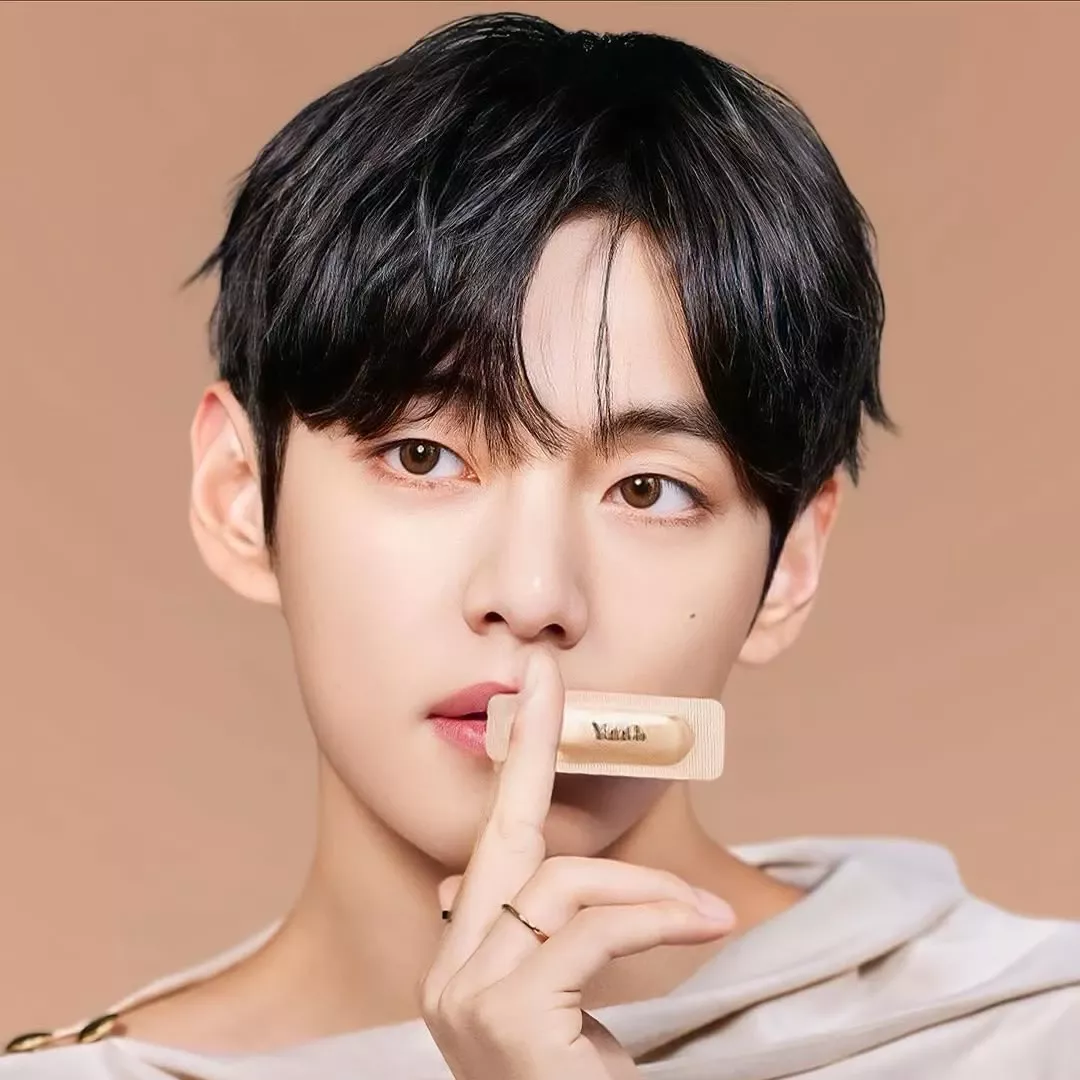 A moment captured by V (BTS)'s fan